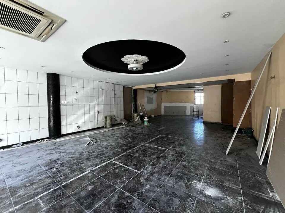Location Commerce 99 m² - Photo 1