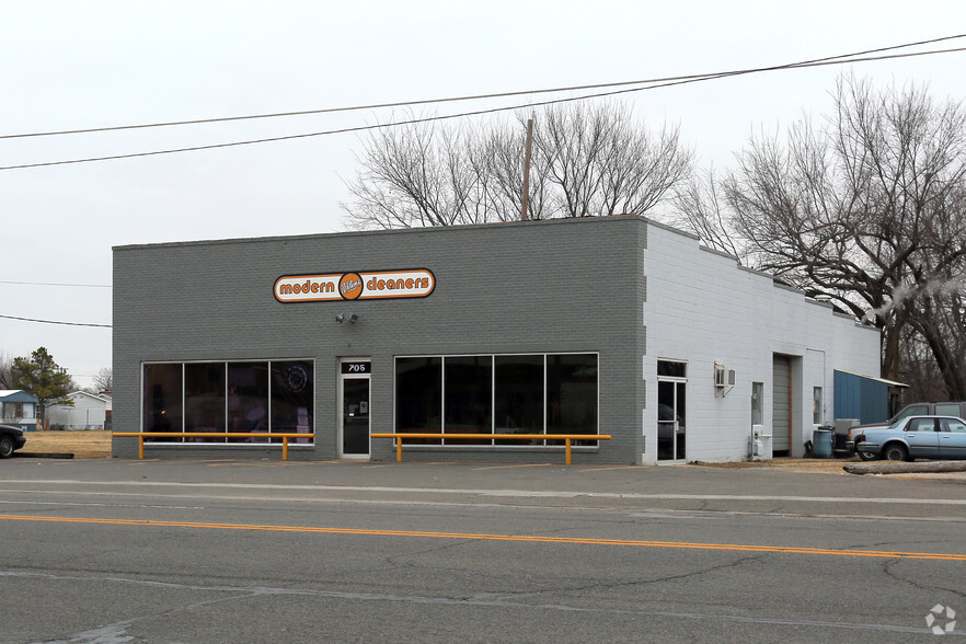 705 W Cherokee St, Wagoner, OK for sale - Primary Photo - Image 1 of 3