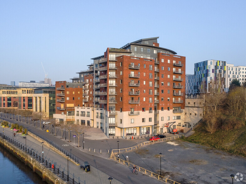 118-124 Quayside, Newcastle Upon Tyne for rent - Primary Photo - Image 1 of 8