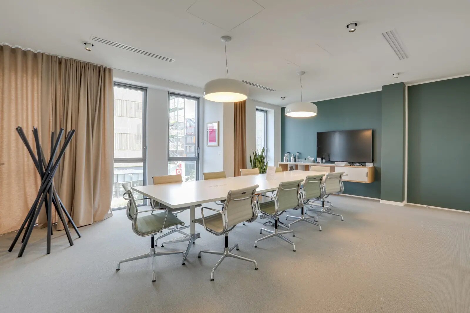 Office in to rent Interior Photo- Image 1 of 11