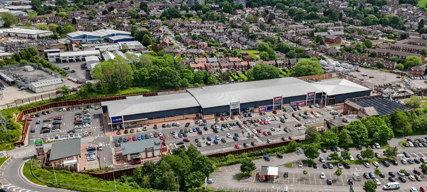 Barracks Mill Retail Park Investment. portfolio of 3 properties for sale on LoopNet.co.uk - Aerial - Image 1 of 7