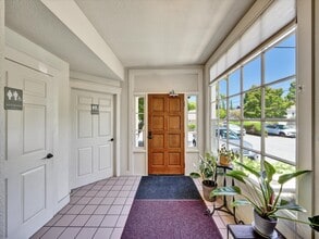 825 College Ave, Santa Rosa, CA for sale Interior Photo- Image 1 of 3