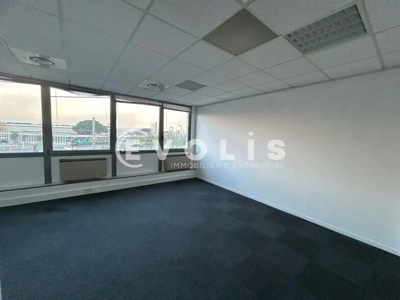 Office in Bordeaux to rent - Interior Photo - Image 2 of 7