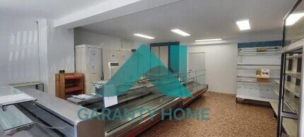 Retail in Cáceres, Cáceres to rent Interior Photo- Image 2 of 9