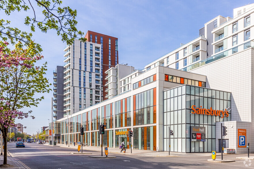 62 Wandsworth Rd, London for sale - Primary Photo - Image 1 of 1