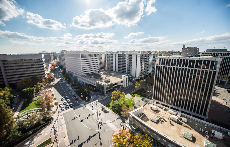 3400 S Clark St, Arlington, VA for rent - Building Photo - Image 1 of 1