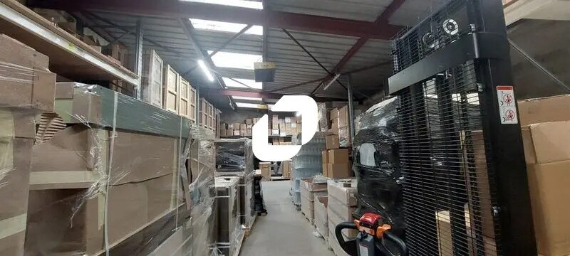 Light Industrial in Saint-Denis to rent Building Photo- Image 1 of 5