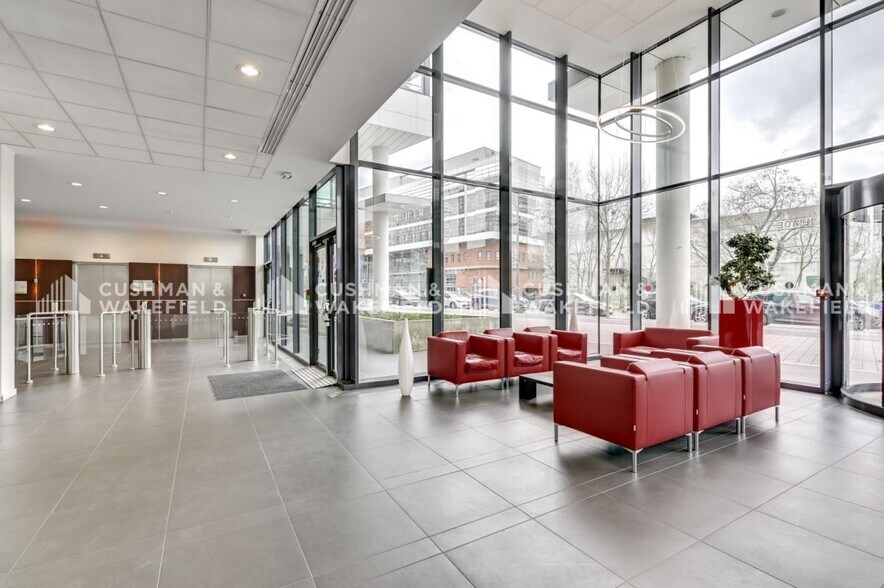 23 Avenue Carnot, Massy to rent - Lobby - Image 3 of 20