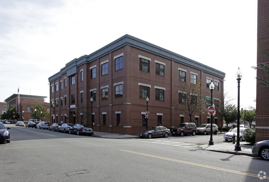 660 Harrison Ave, Roxbury, MA for rent - Primary Photo - Image 1 of 3