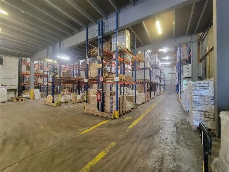 Industrial in Villeneuve-la-Garenne to rent - Building Photo - Image 2 of 7