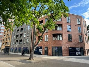 22-44 North St, Romford to rent Building Photo- Image 1 of 6