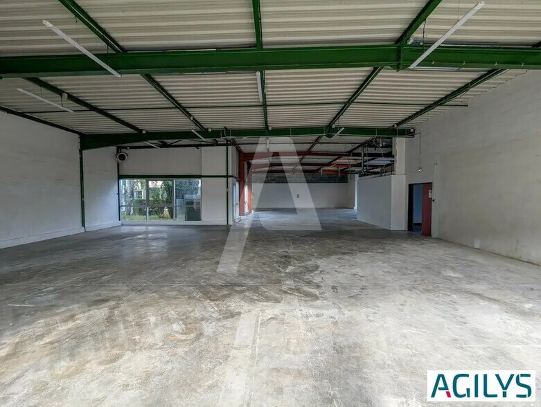 Light Industrial in to rent - Interior Photo - Image 3 of 13