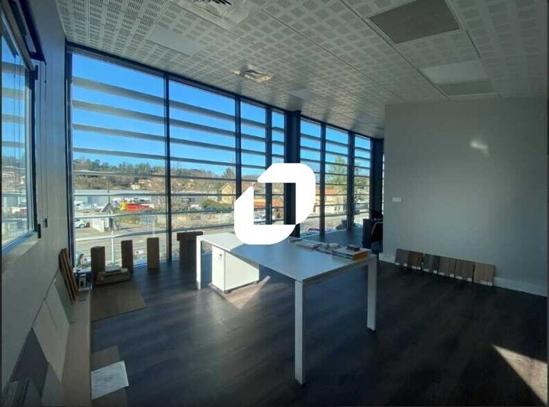 Office in Brignais for sale - Interior Photo - Image 2 of 5