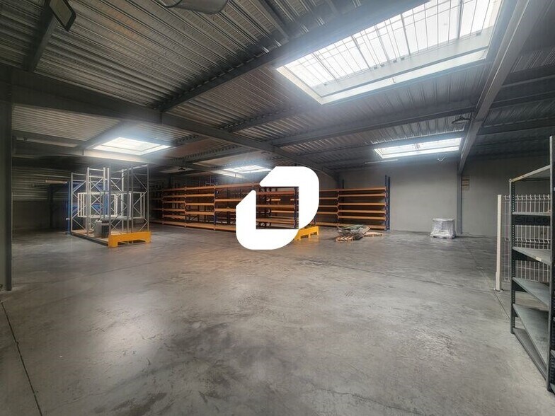 Light Industrial in Chilly-Mazarin to rent - Building Photo - Image 3 of 21