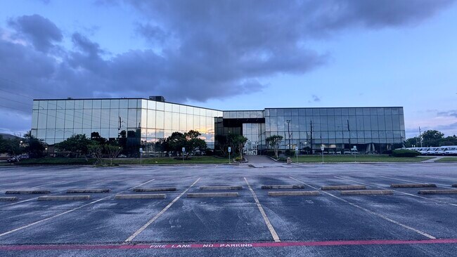 More details for 211 Highland Cross Dr, Houston, TX - Office to Rent