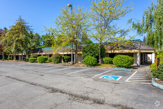 11817-12095 124th Ave NE, Kirkland, WA for rent Building Photo- Image 1 of 6