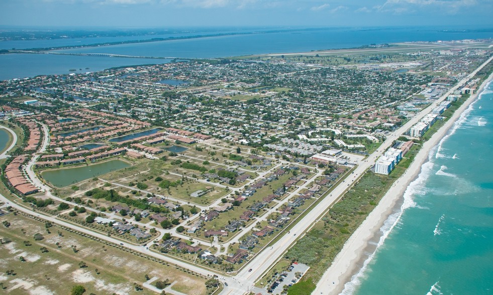 70 E Palm Dr, Satellite Beach, FL for sale - Primary Photo - Image 1 of 1