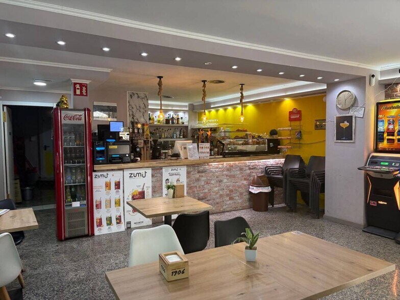 Retail in Barcelona, Barcelona to rent - Interior Photo - Image 2 of 3