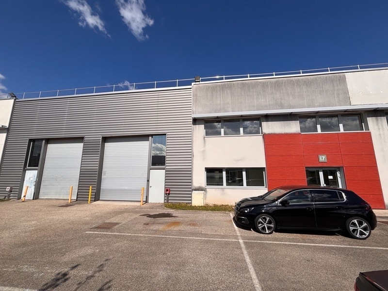 Light Industrial in Saint-Priest to rent Building Photo- Image 1 of 10