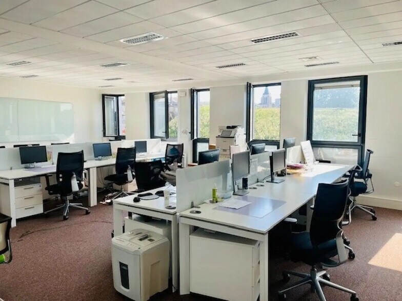 Office in Massy to rent - Interior Photo - Image 2 of 5