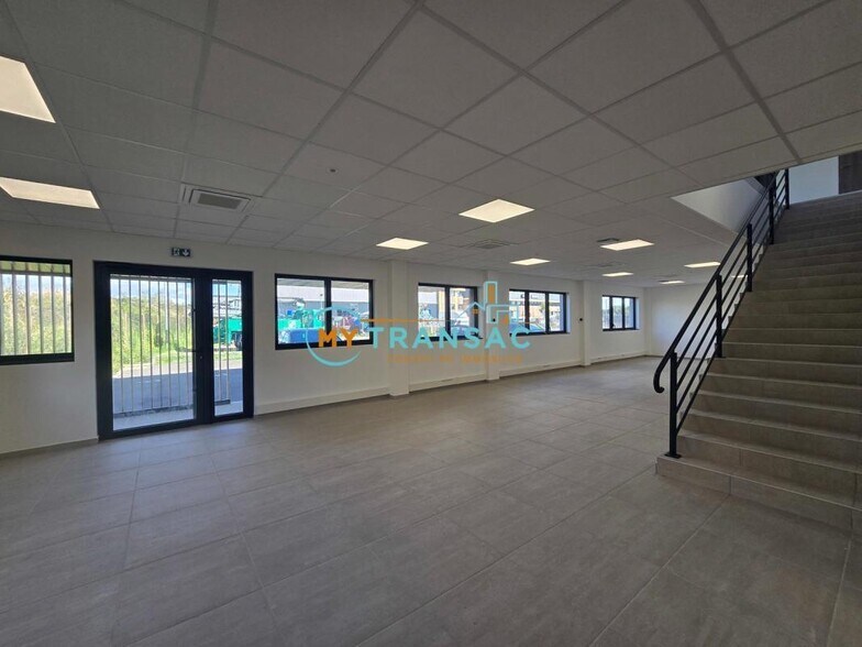 Industrial in Vaires-sur-Marne to rent - Interior Photo - Image 2 of 8