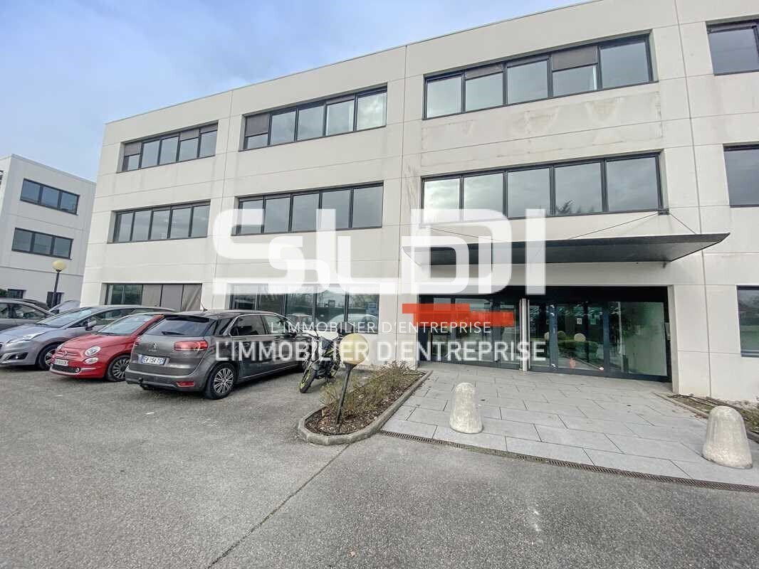 23 Rue Maryse Bastié, Bron to rent Building Photo- Image 1 of 9