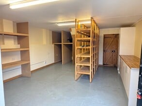 Whitewood Ln, South Godstone to rent Interior Photo- Image 1 of 8