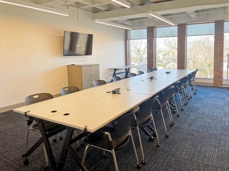 222 S Prospect Ave, Park Ridge, IL to rent - Interior Photo - Image 2 of 26