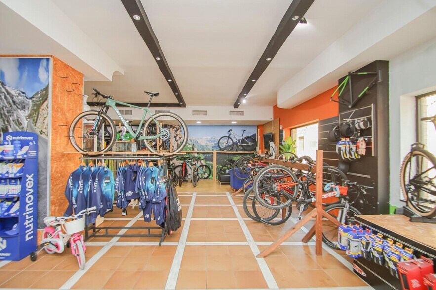 Retail in Bormujos, Sevilla for sale - Building Photo - Image 2 of 17