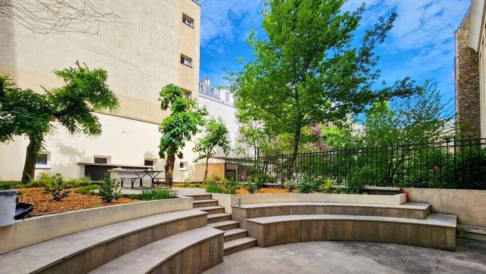 Office in Neuilly-sur-Seine to rent - Building Photo - Image 3 of 9