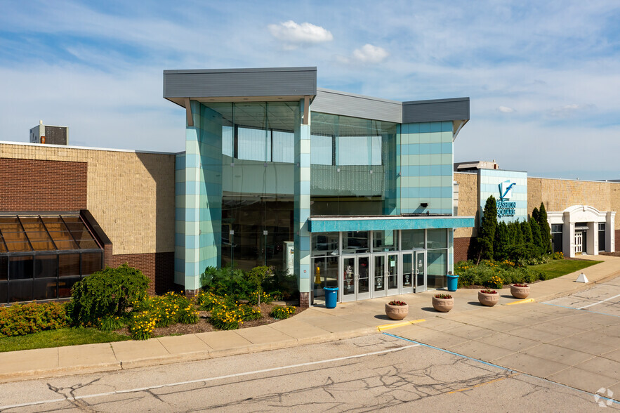 4677-4899 Fashion Square Mall, Saginaw, MI for sale - Primary Photo - Image 1 of 1