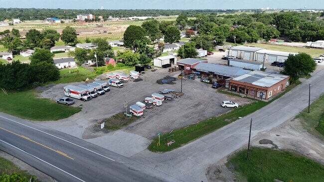 More details for 1610 E Ennis Ave, Ennis, TX - Retail for Sale