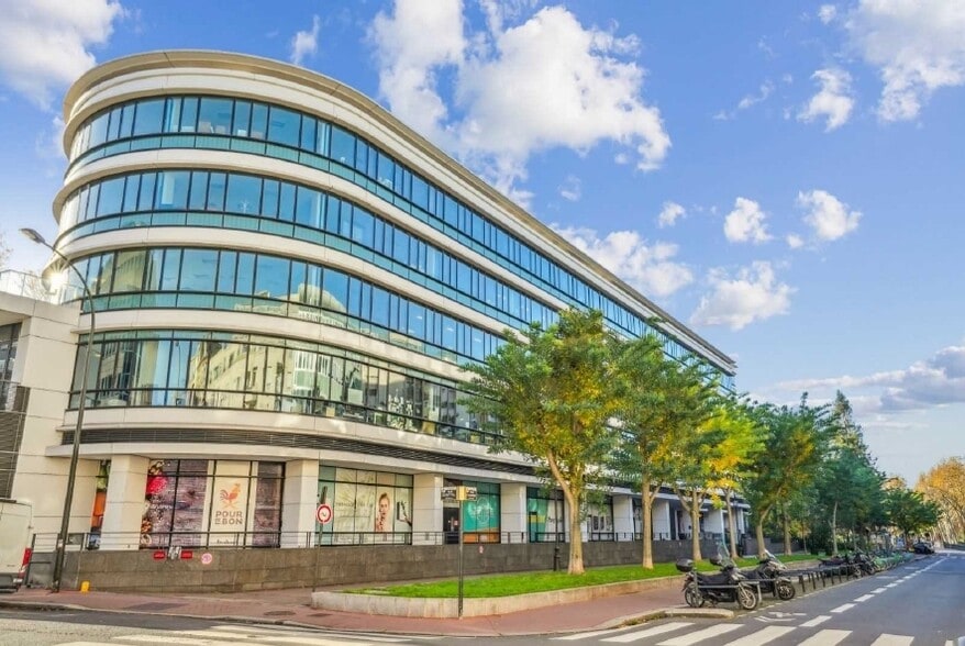 Office in Levallois-Perret to rent - Building Photo - Image 1 of 9