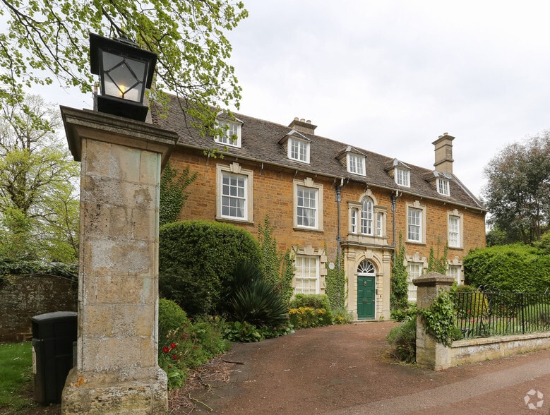 Squires Hill, Kettering to rent - Building Photo - Image 2 of 3