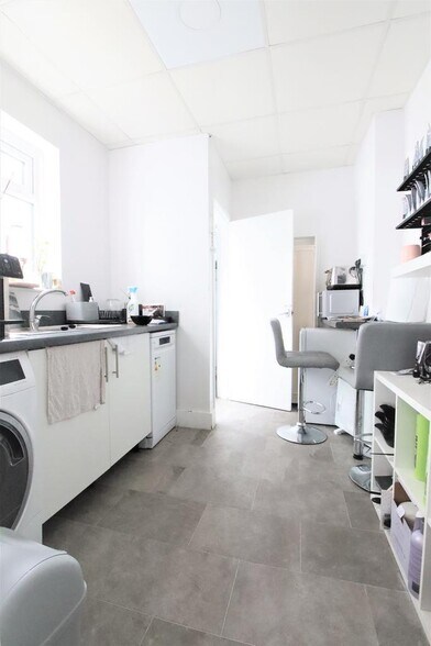 250A Wickham Rd, Croydon for sale - Building Photo - Image 3 of 14