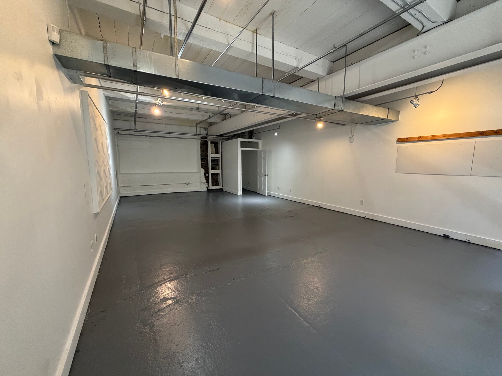 3502 SCOTTS Ln, Philadelphia, PA to rent Interior Photo- Image 1 of 5