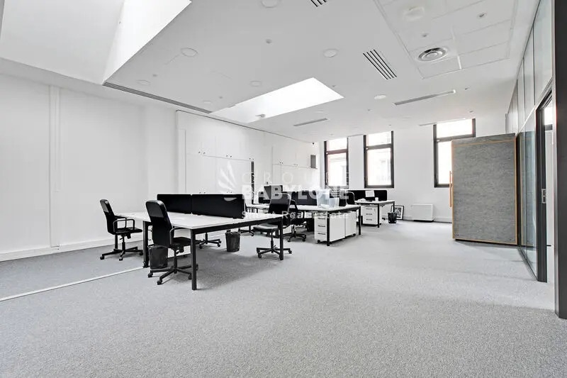 Office in Levallois-Perret to rent - Building Photo - Image 3 of 13