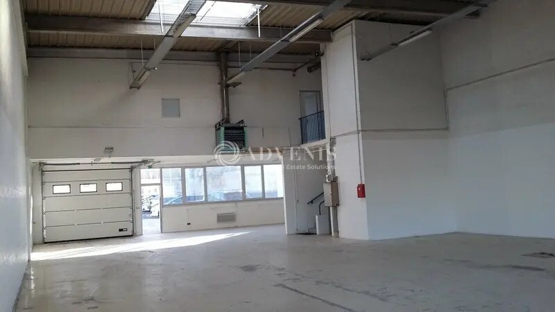 Light Industrial in Champs-sur-Marne to rent - Interior Photo - Image 2 of 4