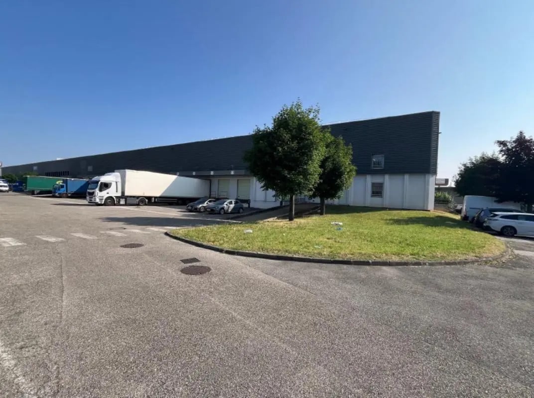 Office in Vénissieux to rent Building Photo- Image 1 of 14