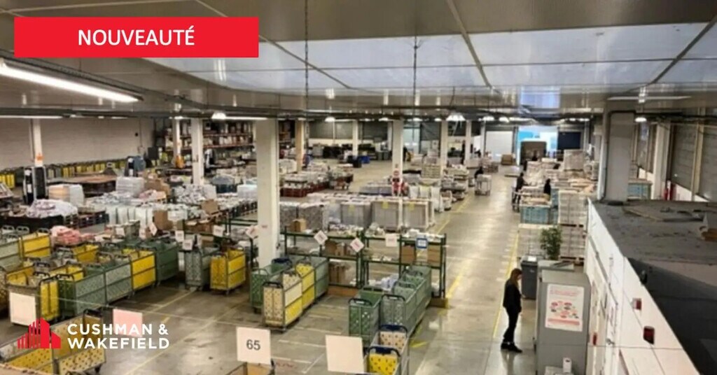Location Entrepôt 3 400 m² - Photo 1