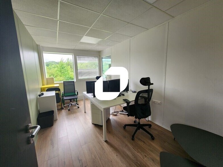 Office in Bièvres to rent - Interior Photo - Image 1 of 5