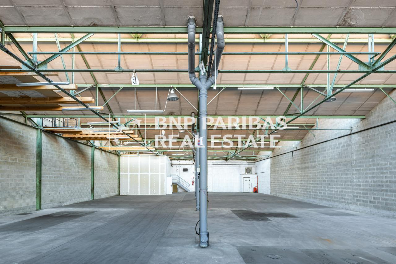 Light Industrial in Pantin for sale Interior Photo- Image 1 of 9