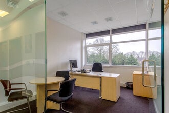 Lower Guildford Rd, Woking to rent Interior Photo- Image 2 of 3