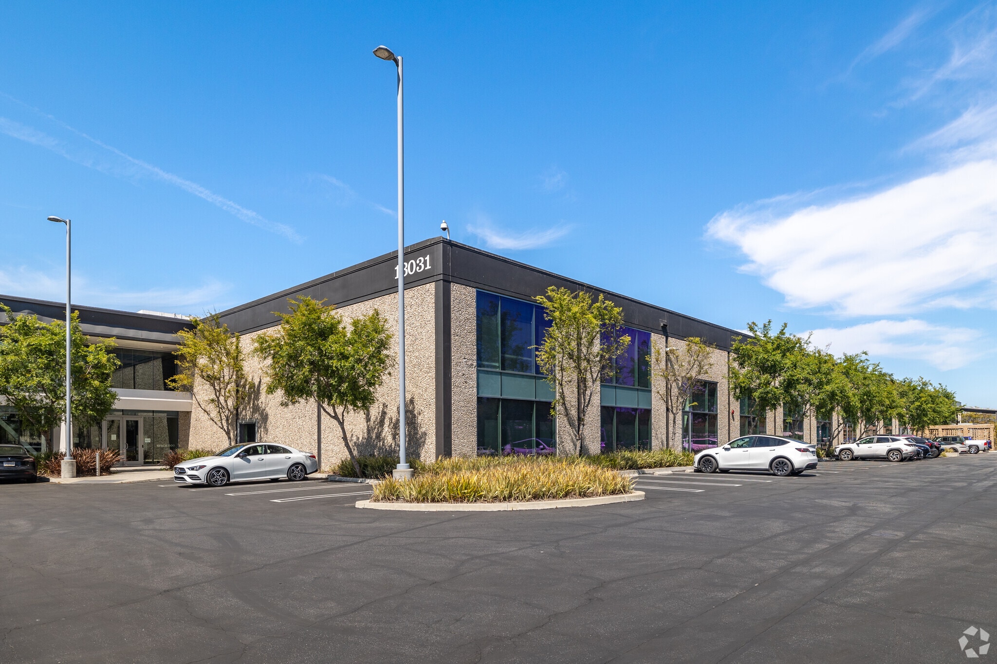 13031 W Jefferson Blvd, Los Angeles, CA to rent Primary Photo- Image 1 of 24