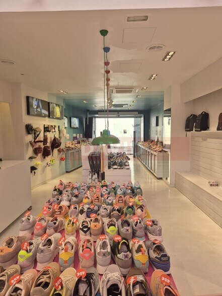 Retail in Terrassa, Barcelona to rent - Interior Photo - Image 1 of 4
