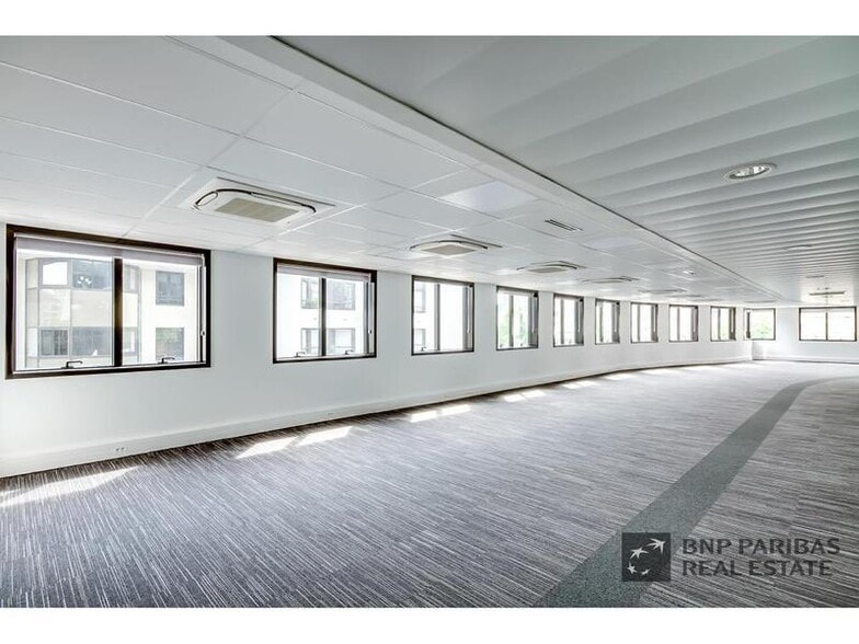 44 Avenue Georges Pompidou, Levallois-Perret to rent - Building Photo - Image 2 of 7