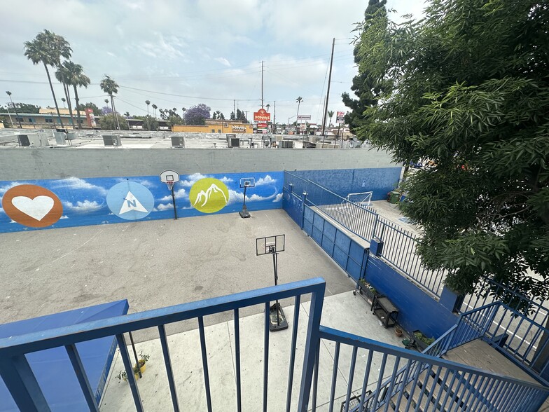 1731 W Martin Luther King Jr Blvd, Los Angeles, CA to rent - Building Photo - Image 2 of 10