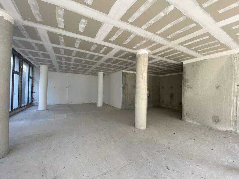 167 Rue De Paris, Bobigny to rent - Building Photo - Image 2 of 5