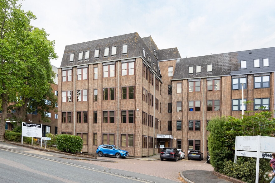 21-27 Perrymount Rd, Haywards Heath to rent - Building Photo - Image 2 of 3