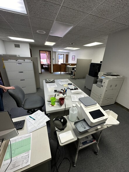 303 E Main St, Knoxville, IA for sale - Interior Photo - Image 3 of 10